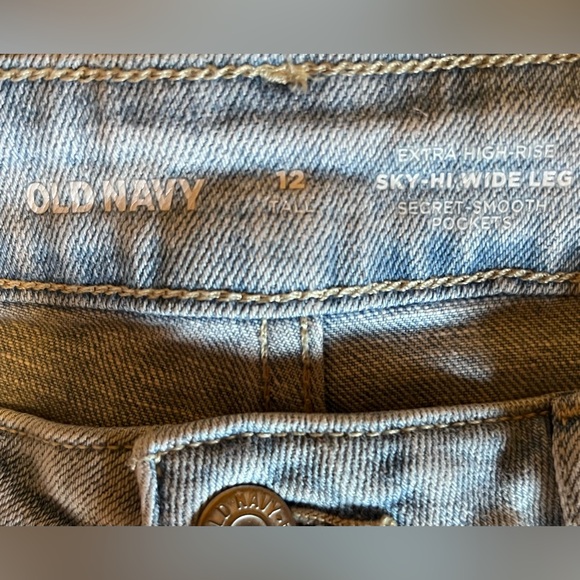 Old Navy Extra High-Waisted Sky-Hi Wide-Leg
Crop Jeans, 12T - Picture 2 of 5